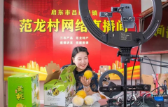 广场可容纳近30